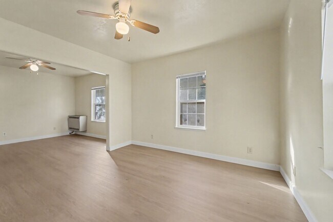 Building Photo - 0251