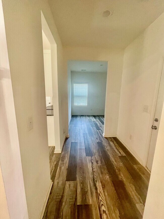 Building Photo - Welcome to this stunning 5-bedroom, 2-bath...