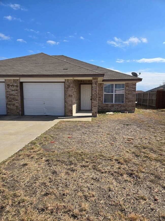 Building Photo - 506 Primrose Dr