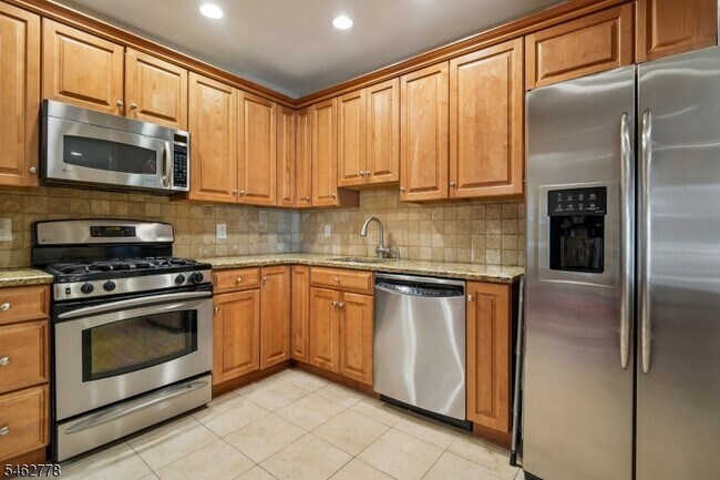Building Photo - 606 Park Pl