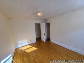 Building Photo - 437 Cambridge St