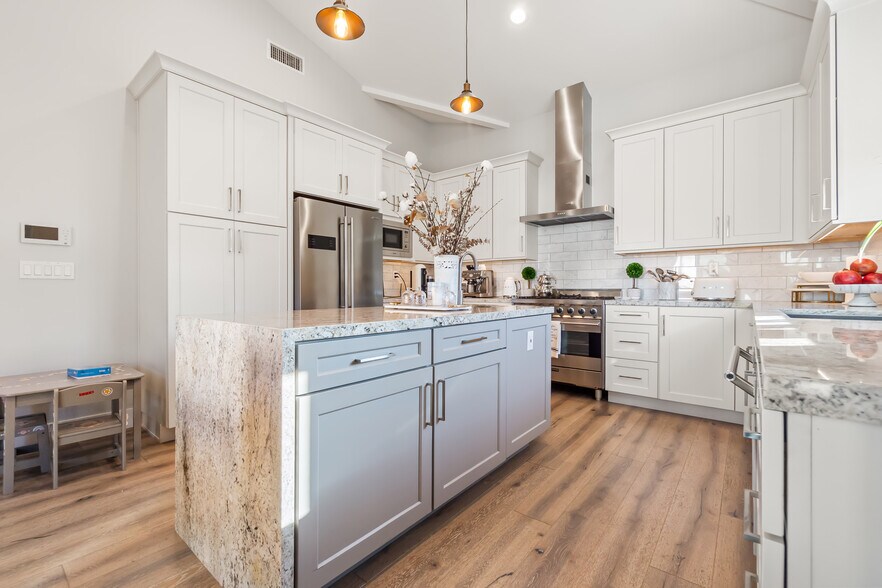 Building Photo - 2202 Felton Ln