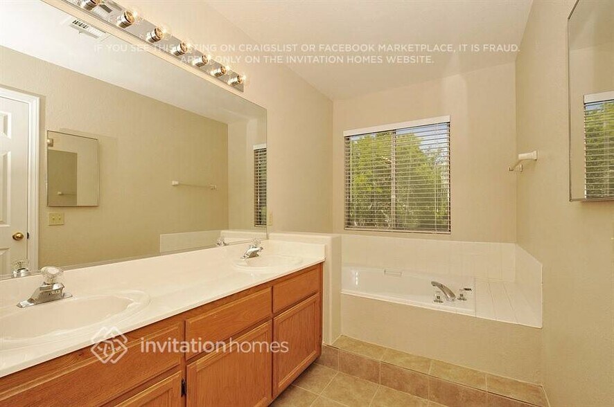 Building Photo - 2121 Harbor Cliff Dr