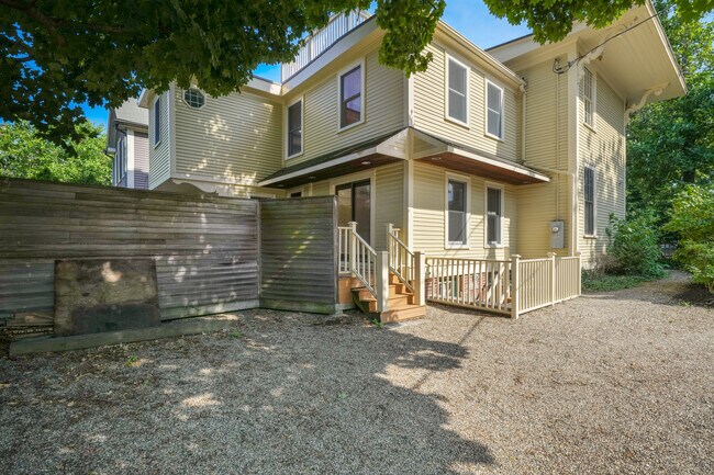 Building Photo - 259 Mt Auburn St