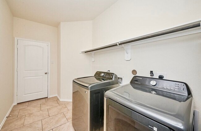 Building Photo - 4511 Stolz Trail