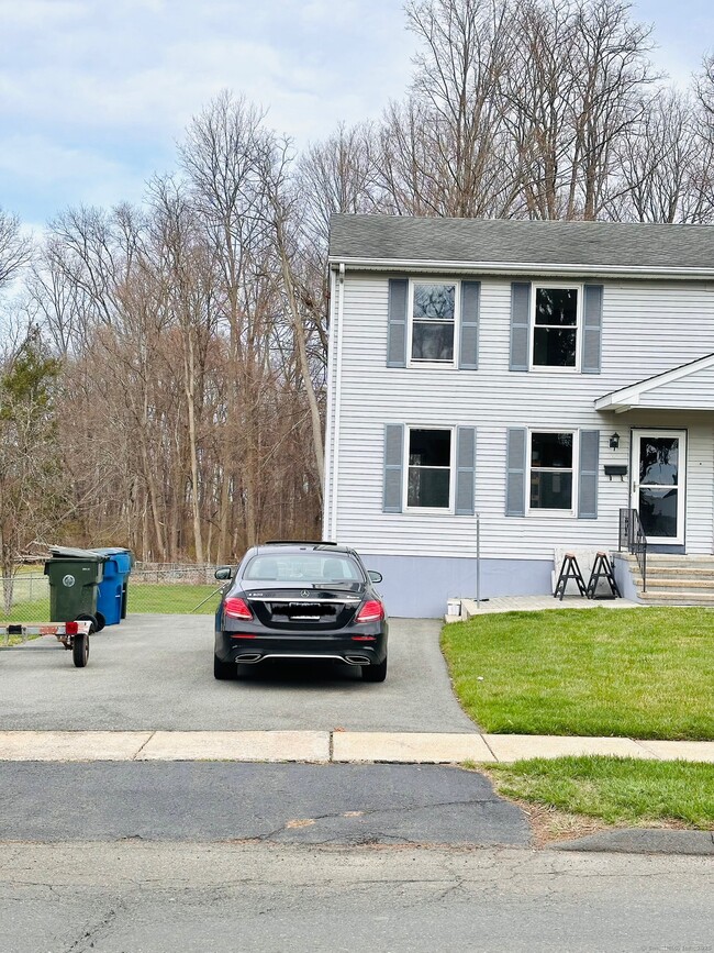 Primary Photo - 49 Burnham St