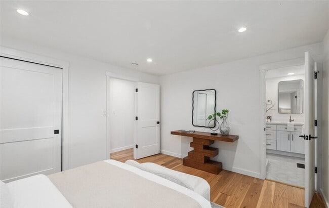 Building Photo - 201 165th Ave NE