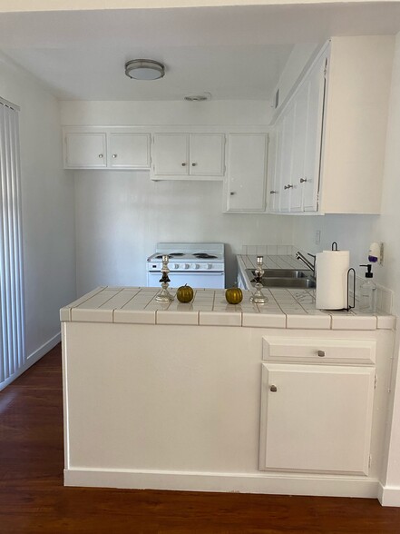 Primary Photo - Regency Apartments