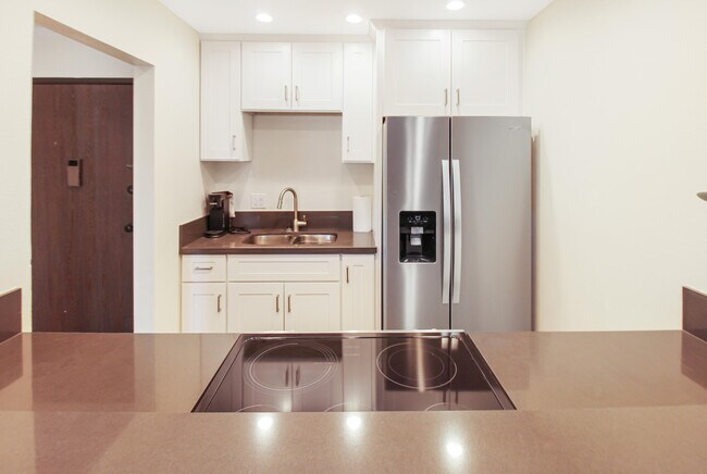 Building Photo - 77805 California Dr