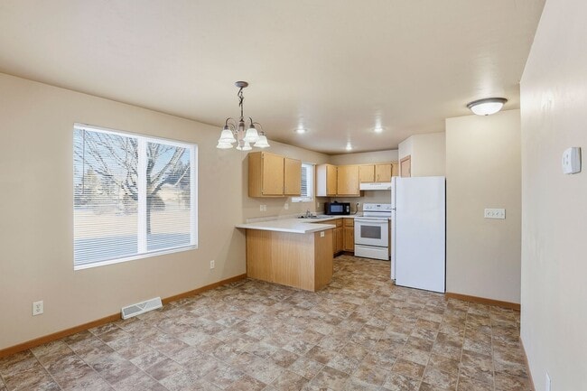 Building Photo - 912/914 Hartzheim Drive