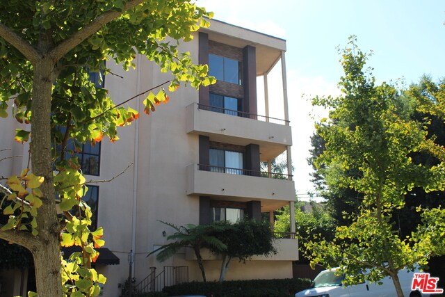 Building Photo - 10400 La Grange Ave