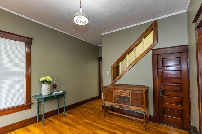 Building Photo - Charming Home - Close to Fort Riley