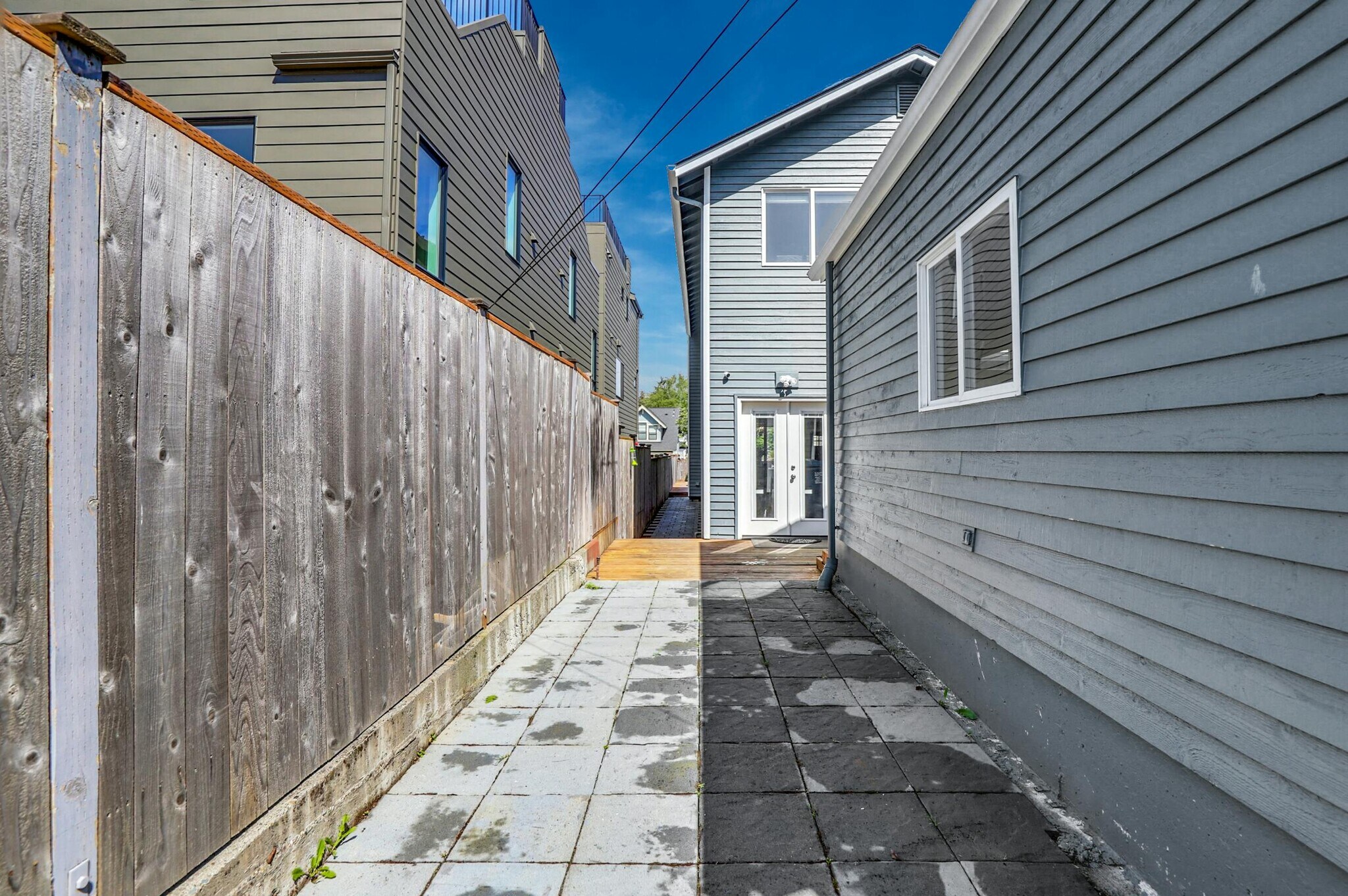 Building Photo - 2111 6th Ave W