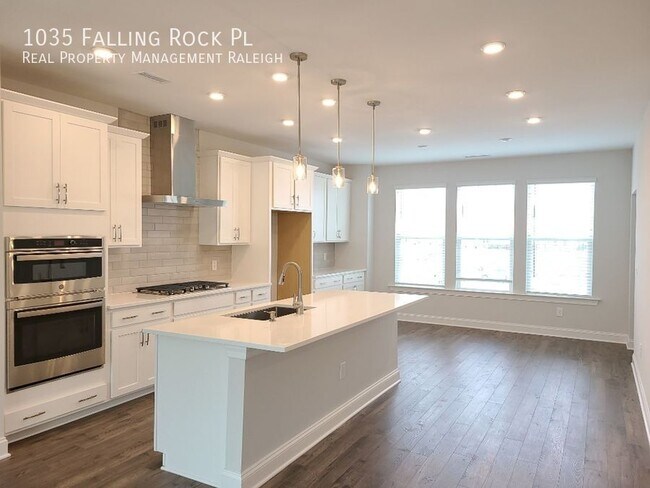 Building Photo - 1035 Falling Rock Pl