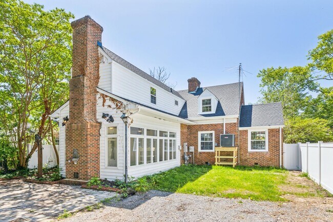 Building Photo - 2917 Chesapeake Ave