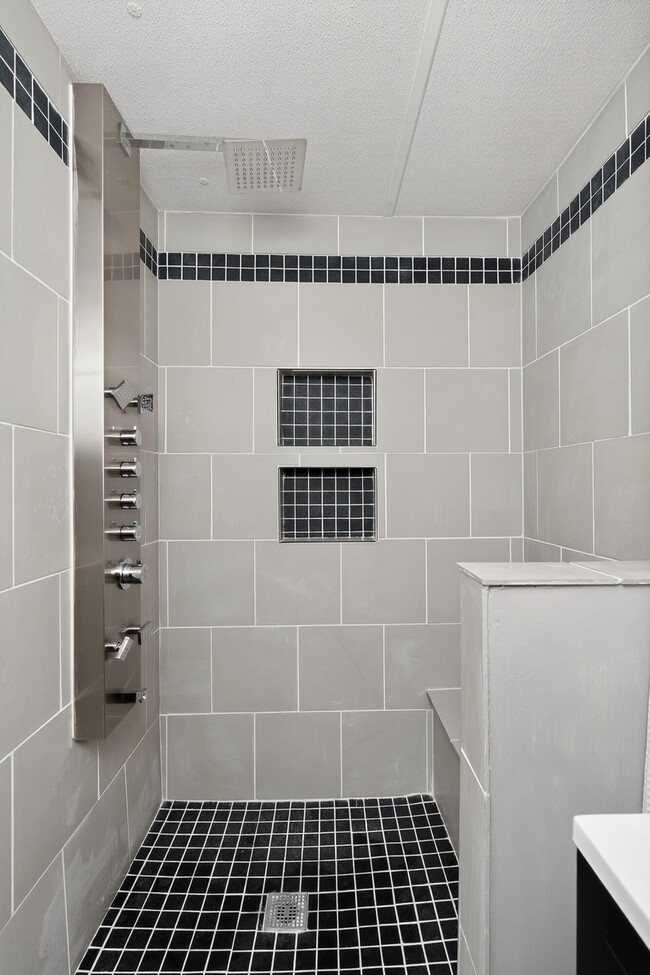 Building Photo - 9166 Porter Rd