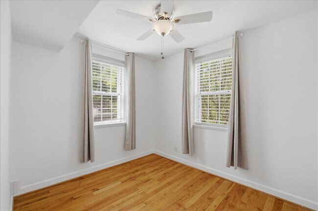 Building Photo - Elegant End-Unit Fairlington Villages Townhome with Private Balcony & Exceptional Community Ameni...