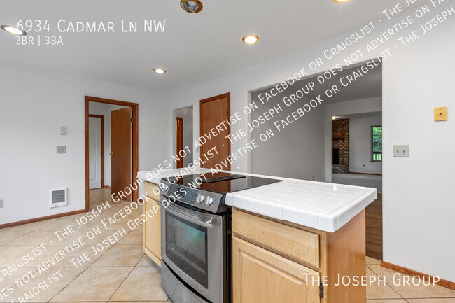 Building Photo - 6934 Cadmar Ln NW