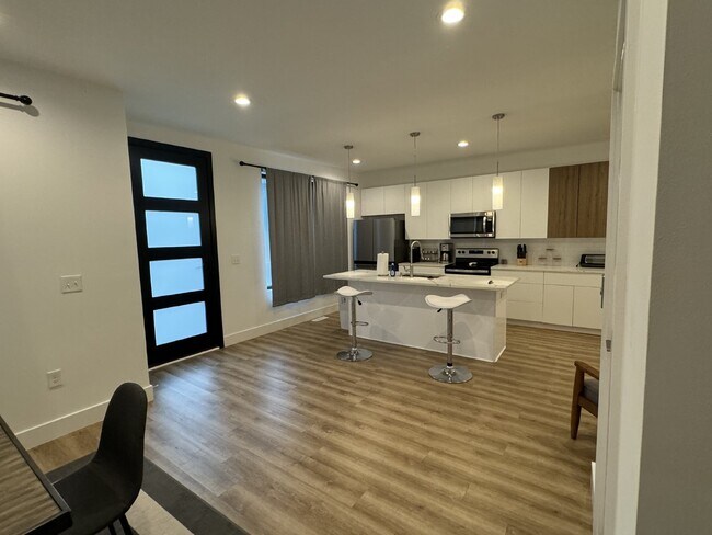 Building Photo - Available Furnished or Unfurnished
