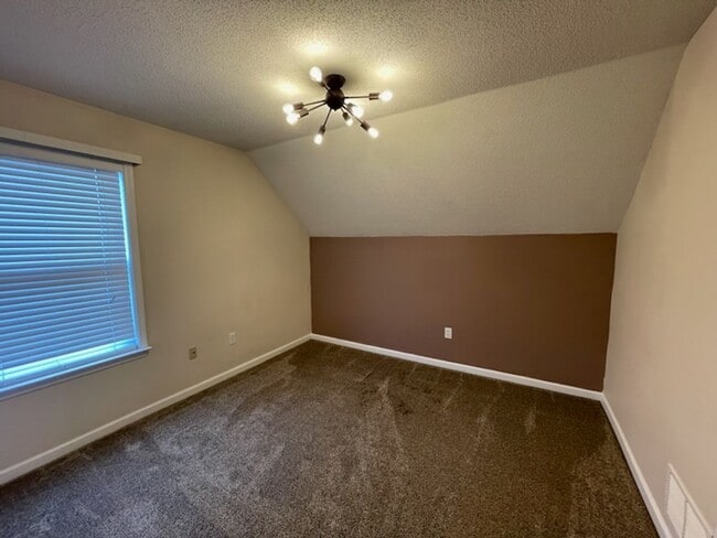 Building Photo - 5 BEDROOMS, great home located in Olive Br...