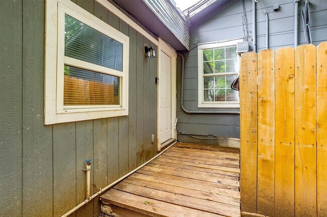 Building Photo - 1712 Fagan Dr
