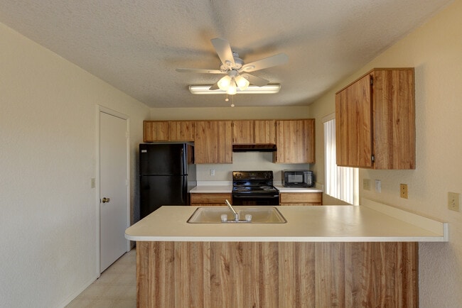 Building Photo - Great views from this 2X2 Montana Terrace ...