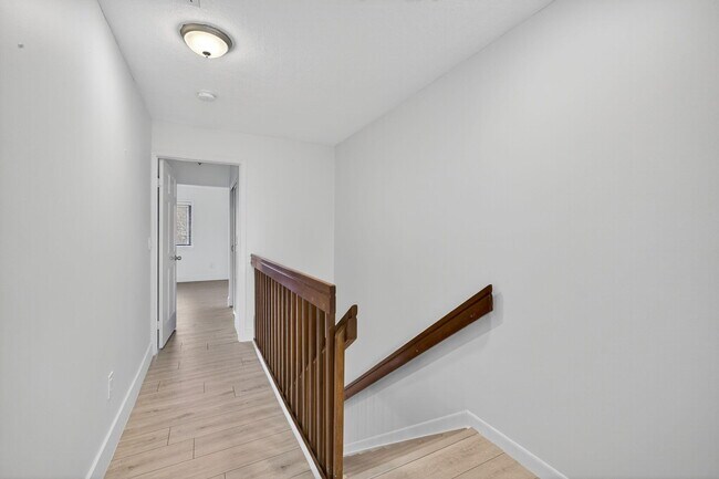 Building Photo - 270 Captains Walk