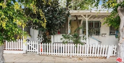 Building Photo - 3027 W 60th St