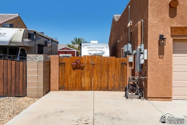 Building Photo - 5454 E 38th St