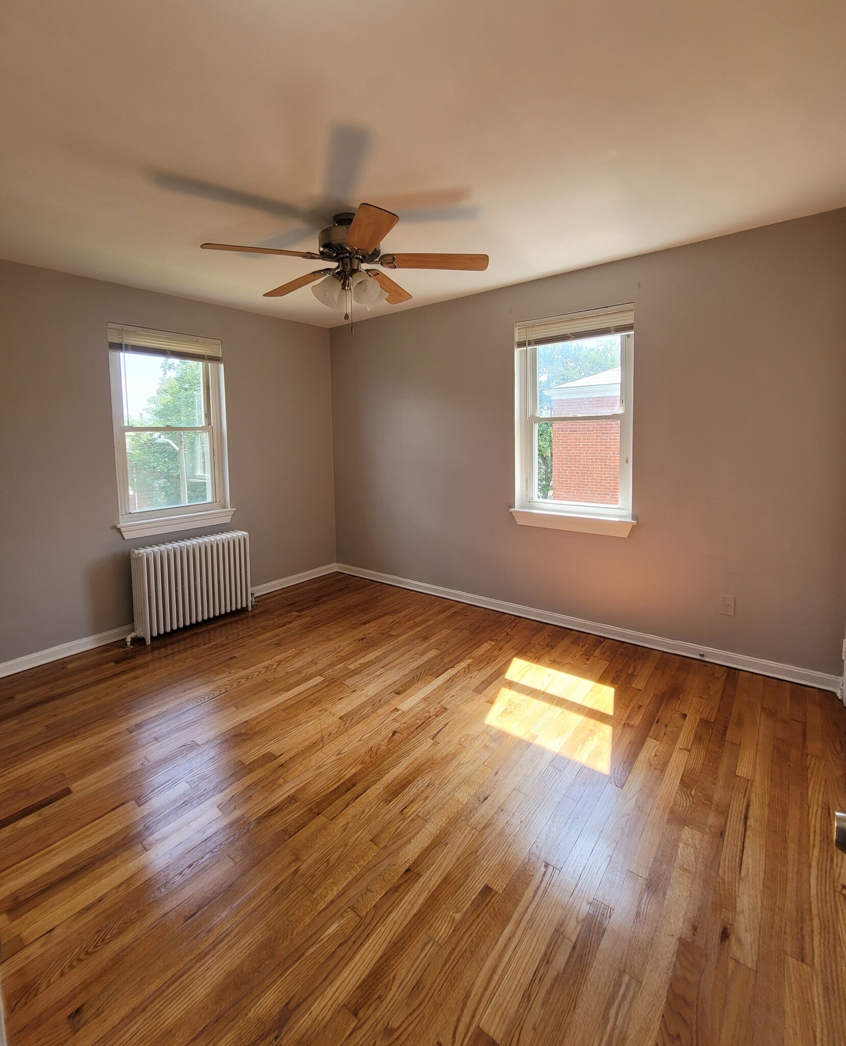 Master Bedroom - 1722 Red Oak Rd