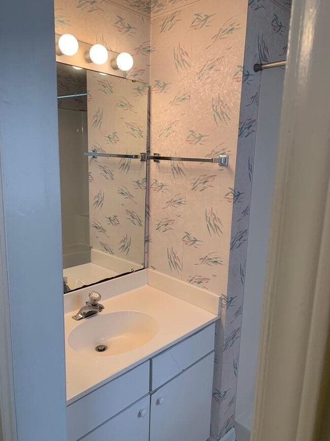 Building Photo - GROUND FLOOR 2 BEDROOM 2 BATH AT MYRTLE GREENS $1,300