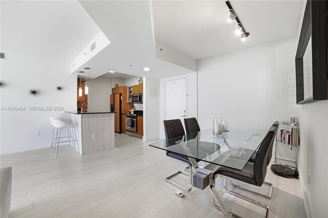 Building Photo - 2775 NE 187th St