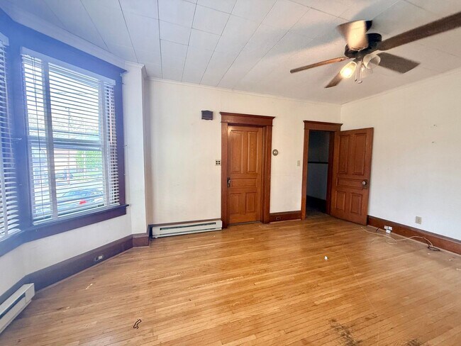 Building Photo - 441 Walnut St