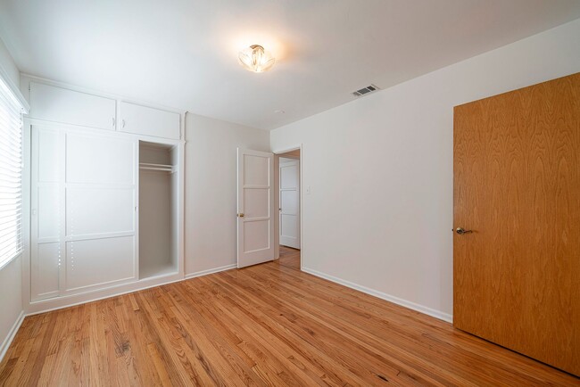 Building Photo - Charming Manhattan Beach Home Rental!