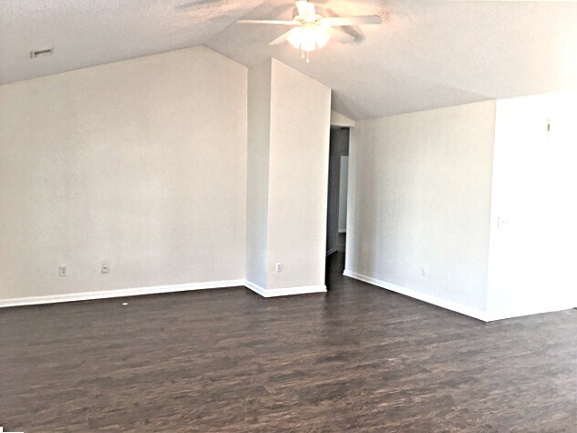 Building Photo - 530 Beverly Dr