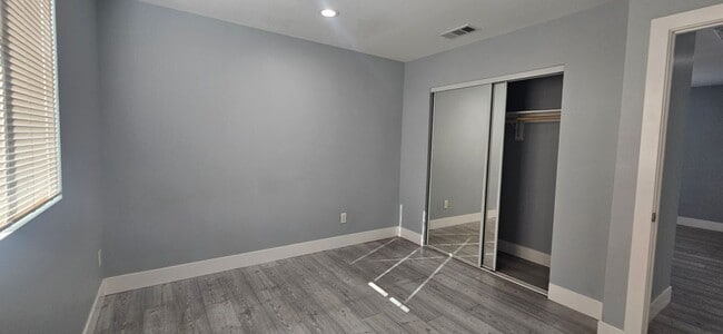 Building Photo - 60(1662B)