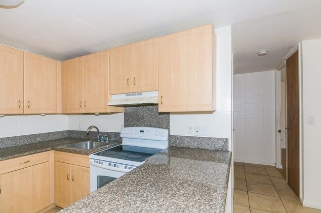 Building Photo - Bishop Manor Unit 22