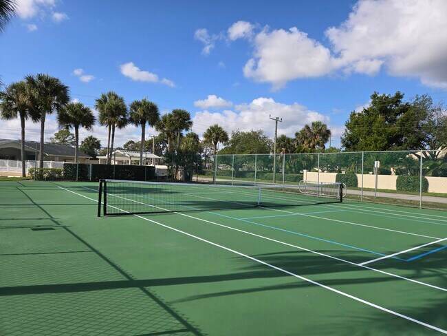 Building Photo - 3071 SE Aster Ln