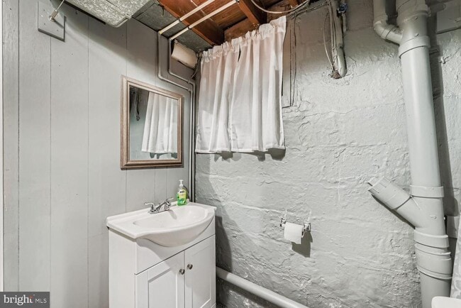 Building Photo - 515 Taney Ave