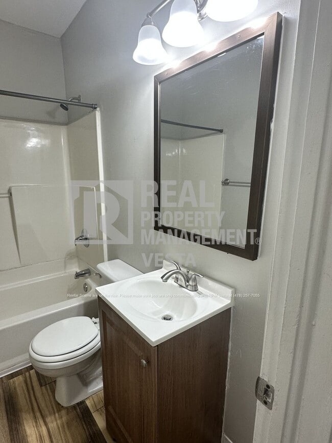 Building Photo - 1076 Carlisle Ave