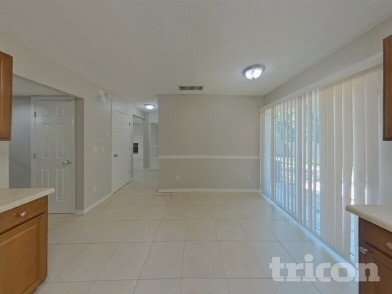 Building Photo - 12739 Serenade Cir N