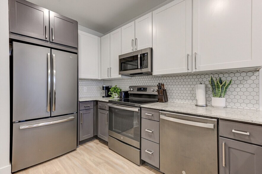 Building Photo - 308 Gibson St SE