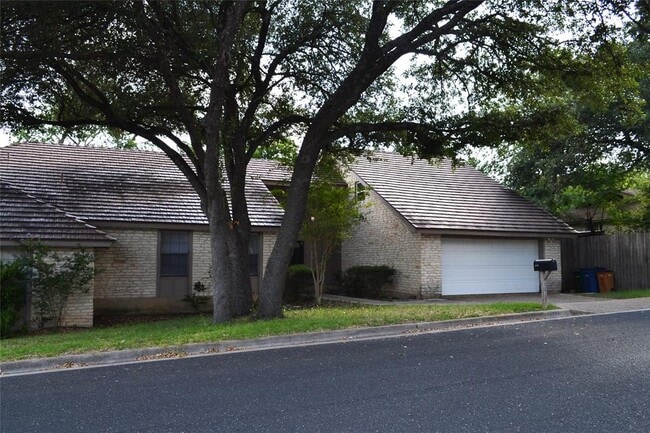 Building Photo - 8833 Tallwood Dr