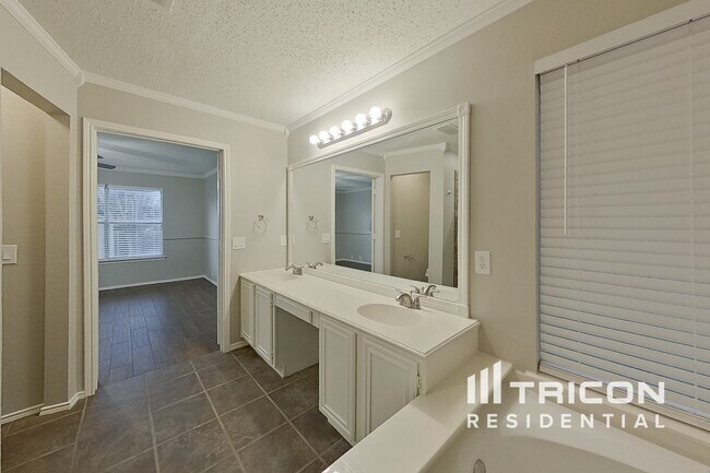 Building Photo - 820 Norfolk Dr