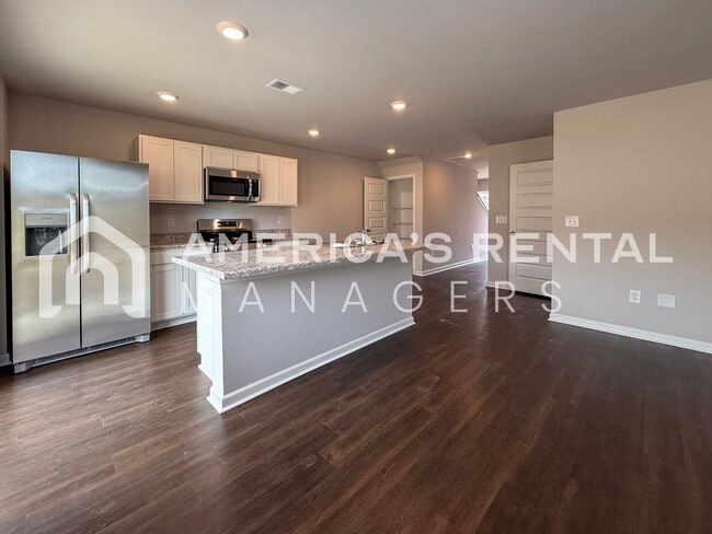 Building Photo - Escape to Lakeside Living in Lincoln! Available to View Now!