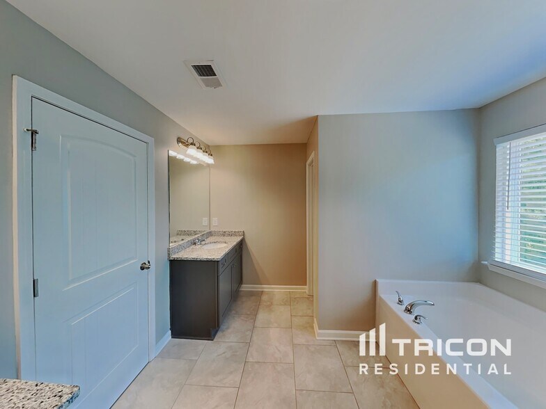 Building Photo - 55 Moss Way