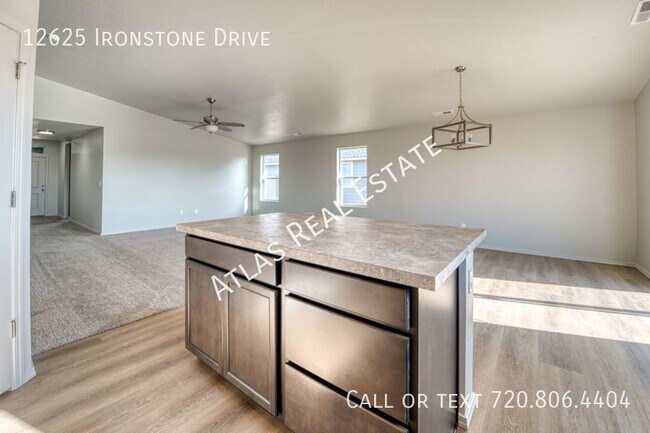 Building Photo - 4 WEEKS FREE RENT IF MOVED IN BY 4/15! Mod...