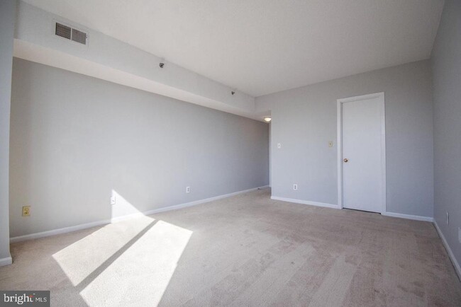 Building Photo - 3713 S George Mason Dr