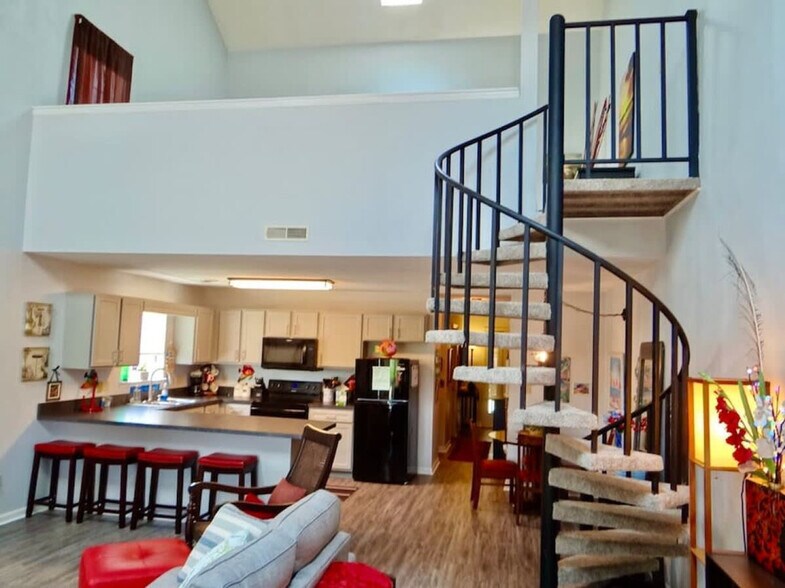 Building Photo - 1920 Bent Grass Dr