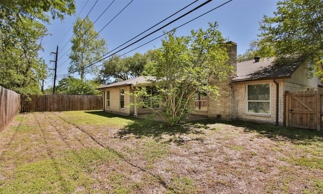 Building Photo - 833 Lakeview Dr